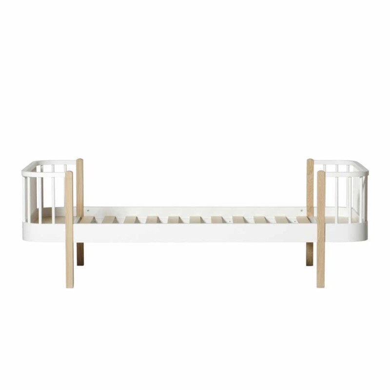 White wooden bed Wood Oliver furniture
