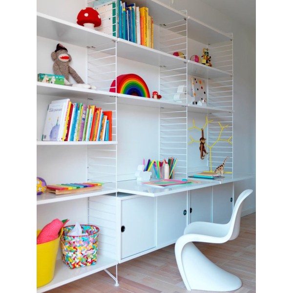 String shelf 240x200 cm for an incomparable children's room.
